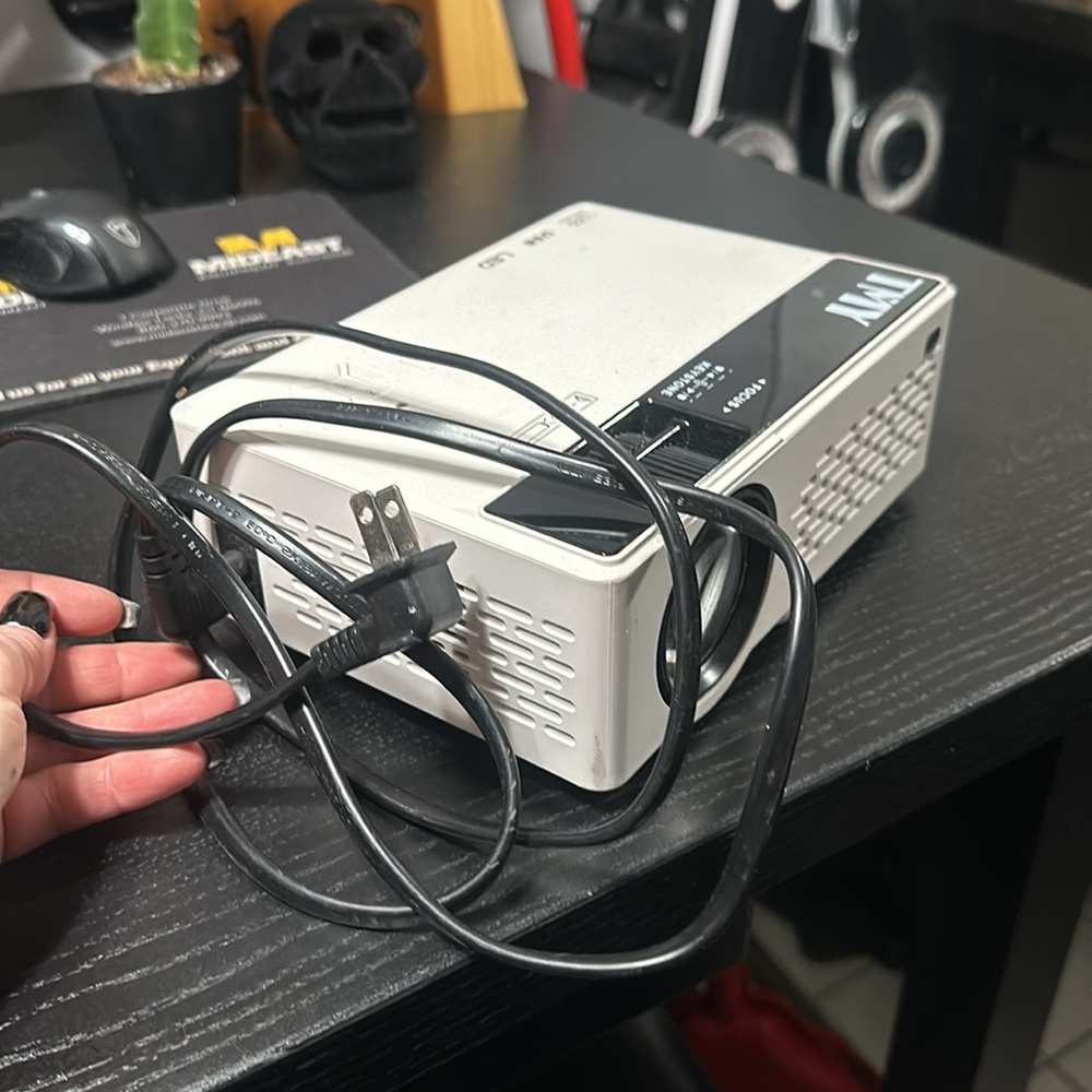 TMY LED USB LCD projector - Picture 2 of 5